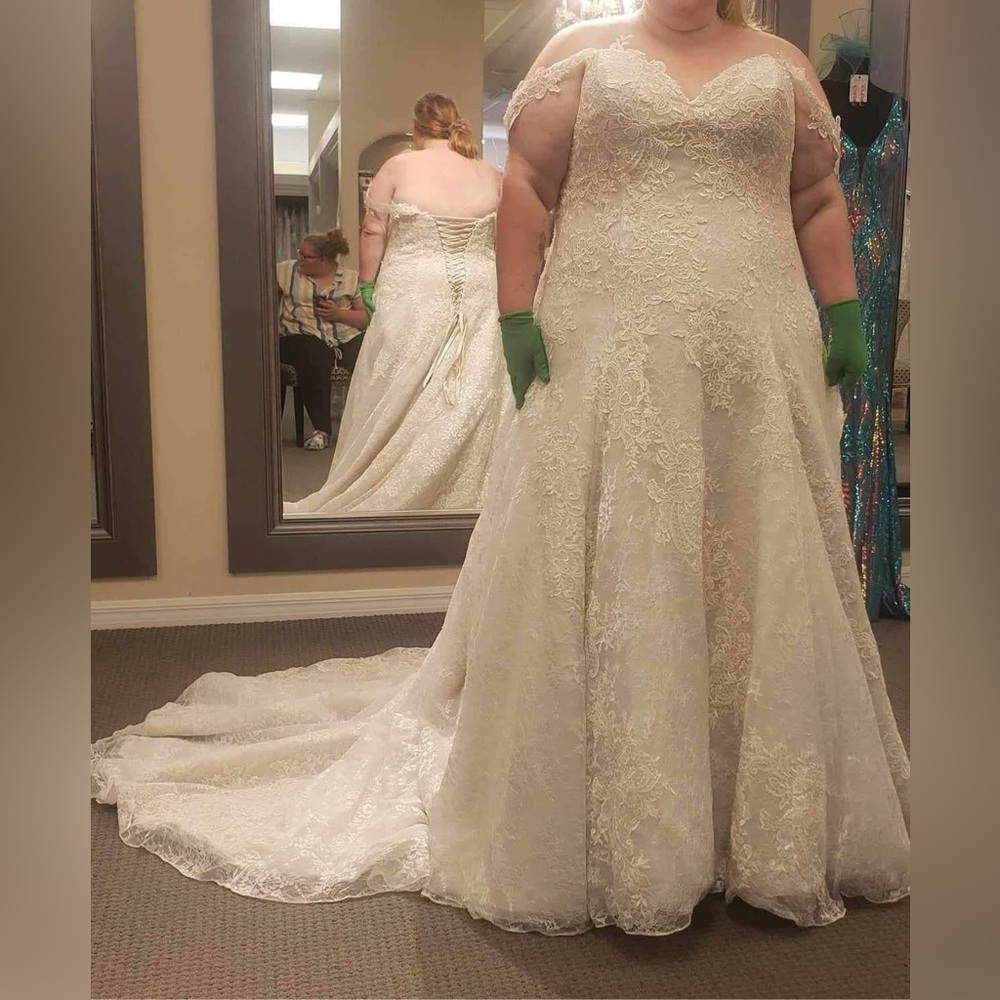 Wedding dress brand new